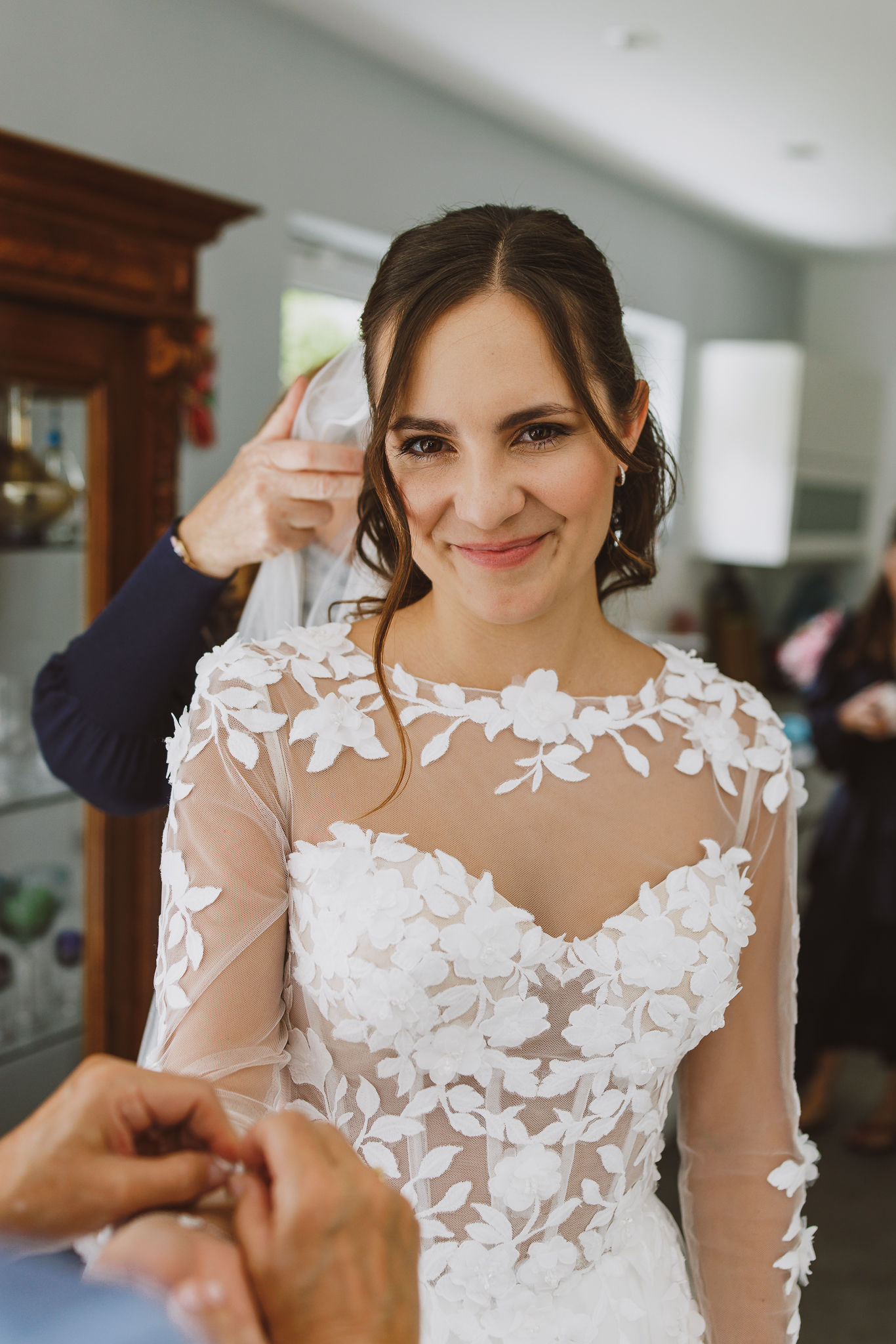 Getting ready moments – Alpine wedding photography