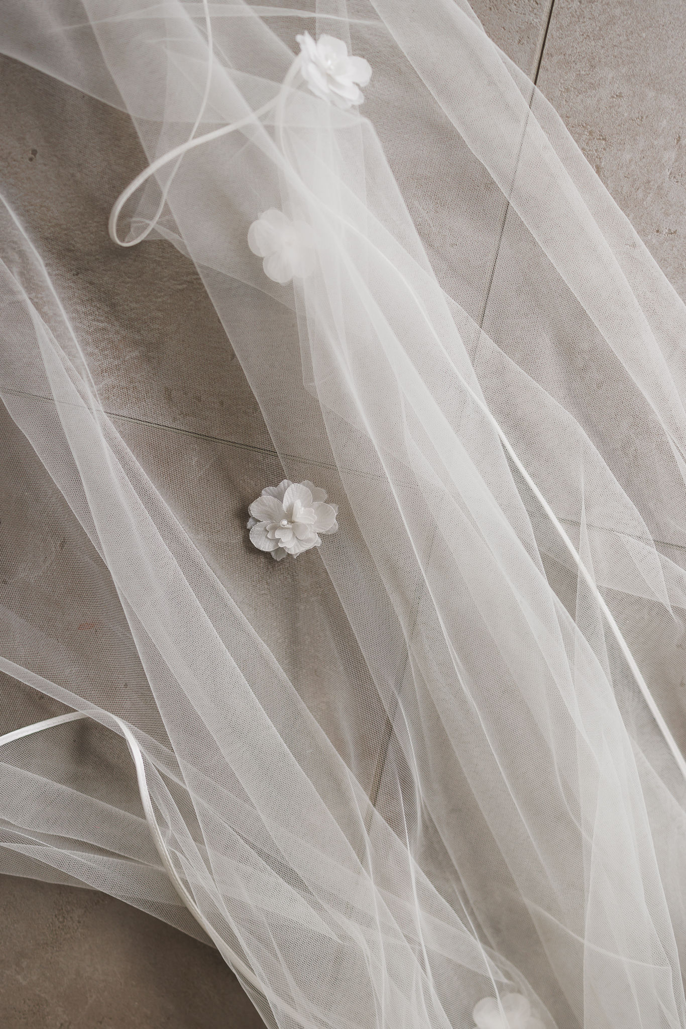 Getting ready emotions – Wedding photography Tyrol